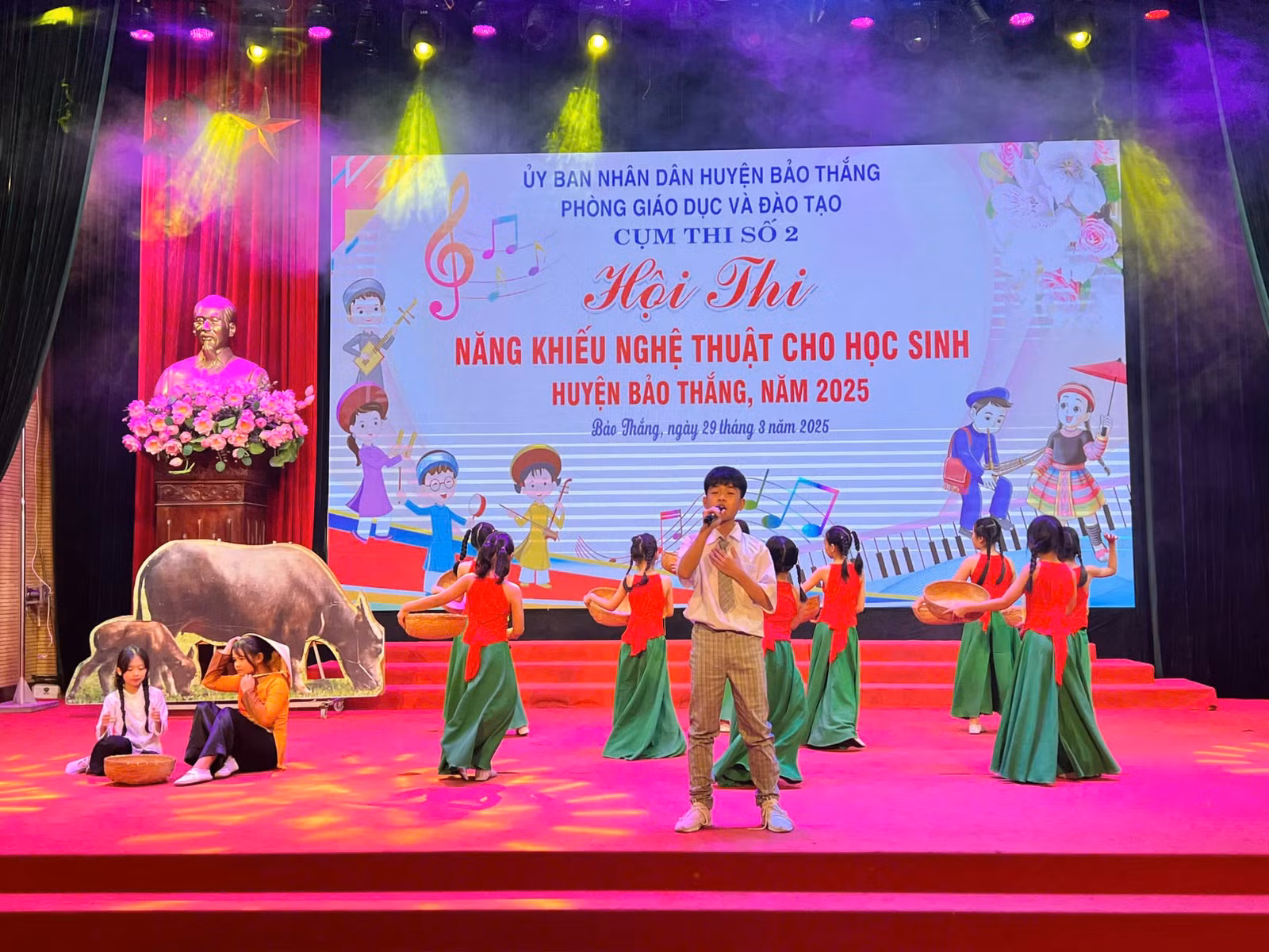 tiet-muc-hat-mua-phu-hoa.jpg