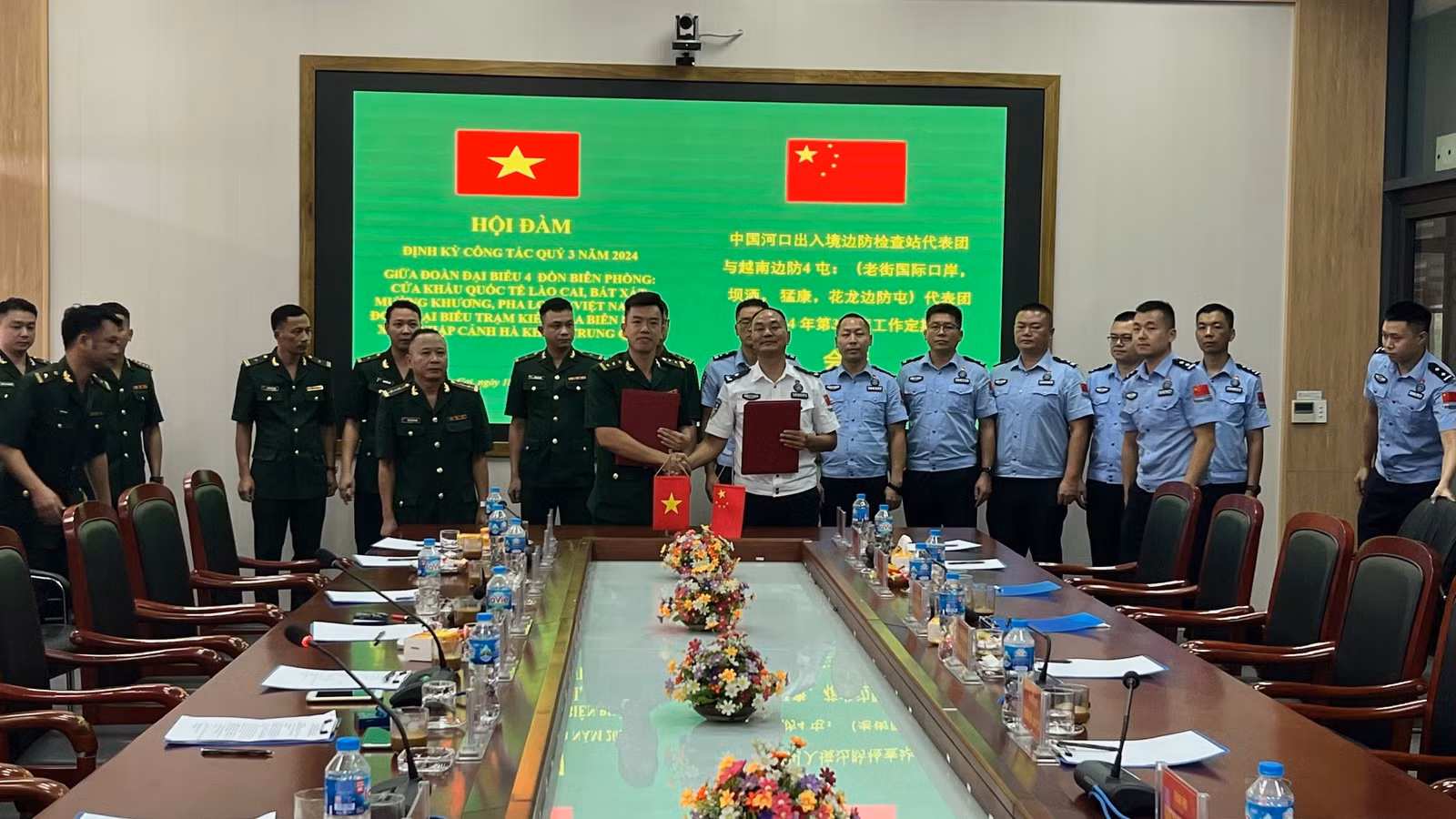 truong-doan-dai-bieu-hai-ben-ky-ket-bien-ban-hoi-dam-2346.jpg