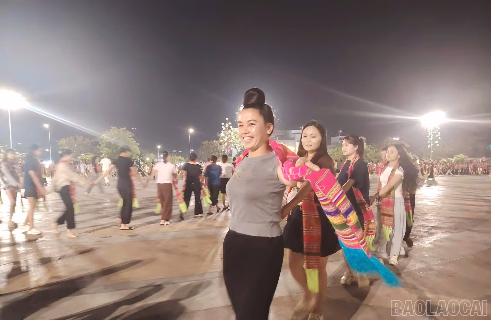baolaocai-br_khong-khi-luyen-tap-nghiem-tuc-phan-khoi-voi-yeu-cau-ngay-cang-cao-ve-do-deu-va-dep-cua-tung-dong-tac-4864.jpg