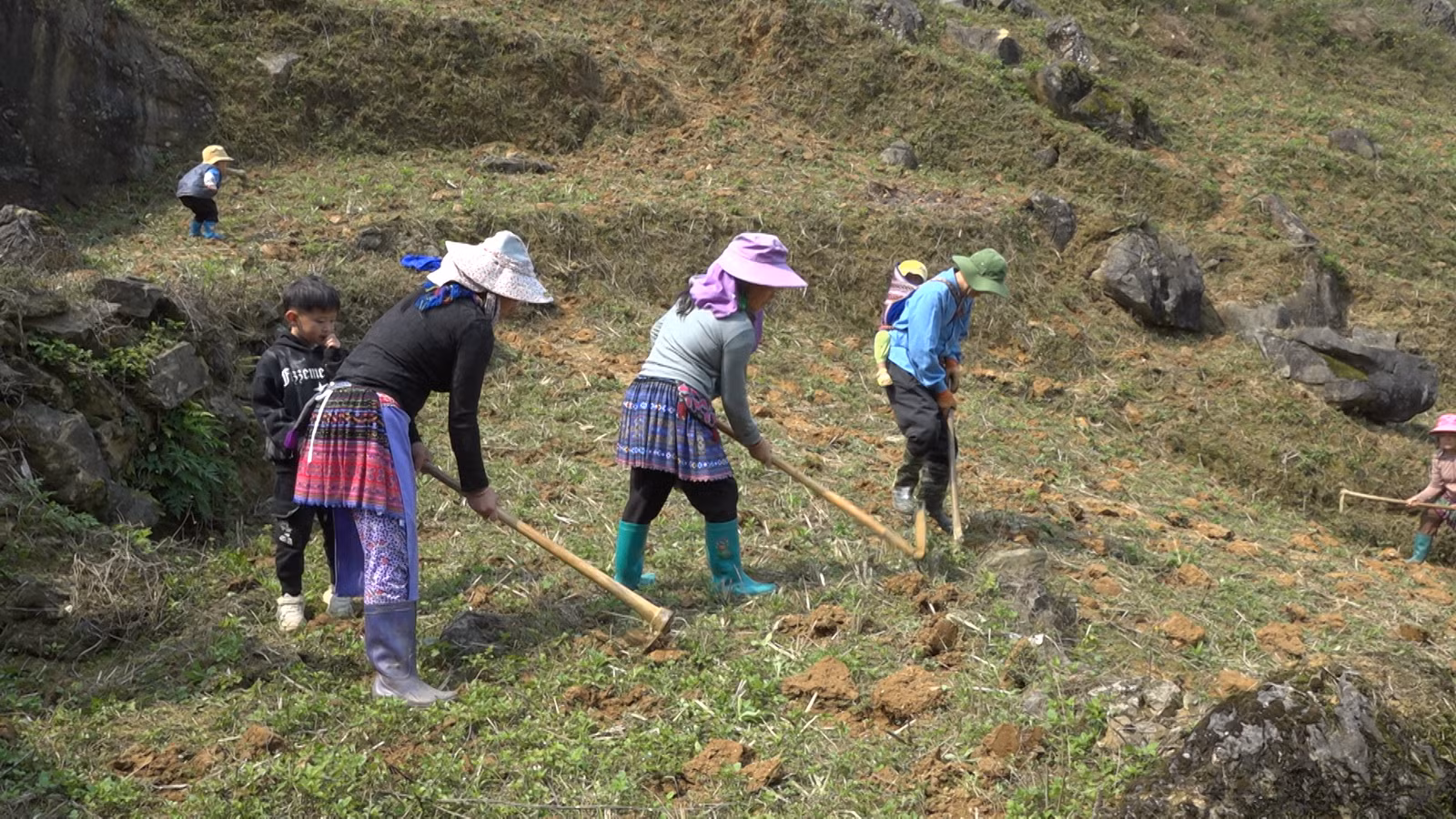 dem-van-nghe-tien-tan-binh00-52-10-10still039.png