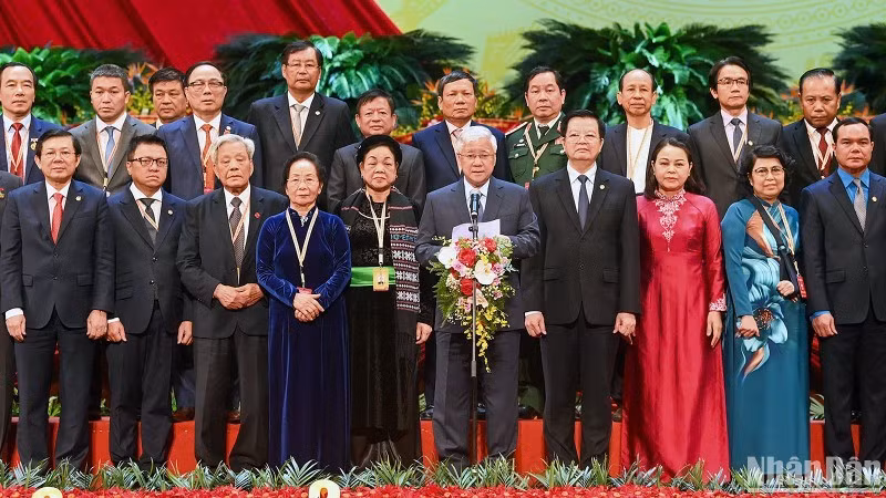 Đồng chí Đỗ Văn Chiến phát biểu nhận nhiệm vụ trước Đại hội.