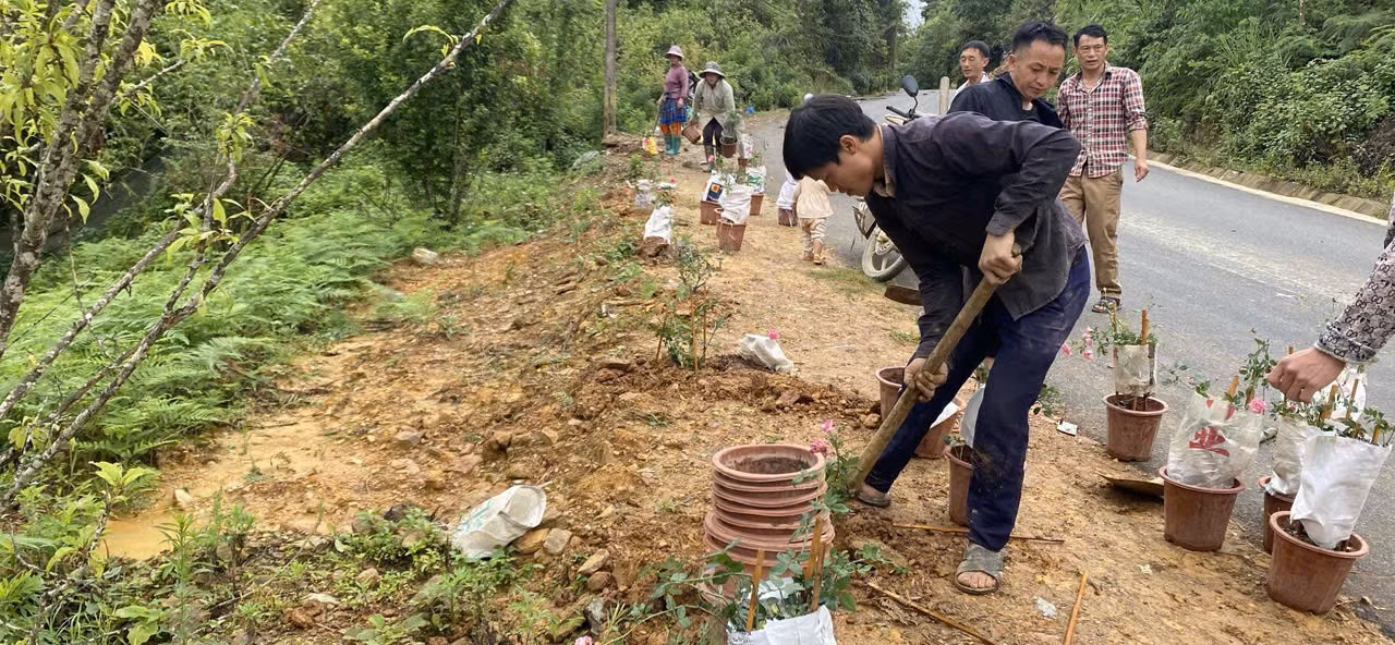 ba-con-xa-lung-phinh-tham-gia-trong-hoa-cai-tao-canh-quanjpg-2.jpg