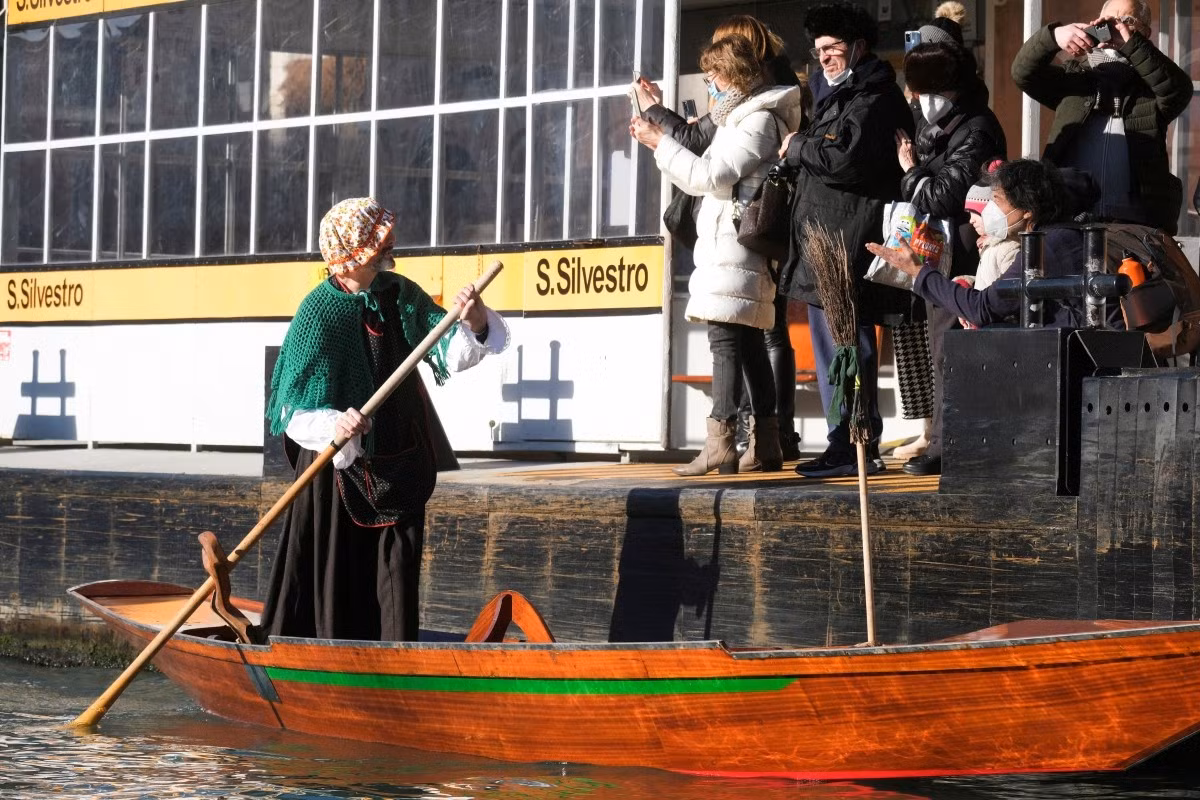 Venice (Italy) nhiều lần bị cảnh báo về quá tải khách du lịch. Nguồn: Reuters