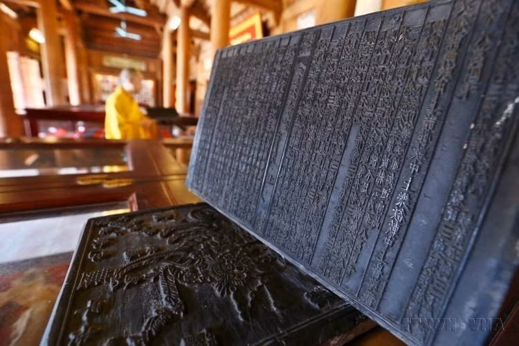 Chùa Vĩnh Nghiêm, nơi lưu giữ và trưng bày 3050 Mộc bản khắc kinh, được tổ chức UNESCO công nhận là Di sản tư liệu thuộc Chương trình Ký ức thế giới khu vực châu Á-Thái Bình Dương vào tháng 5/2012.