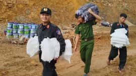 75 cán bộ, chiến sĩ Phòng Cảnh sát cơ động hỗ trợ học sinh 4 trường vùng cao, biên giới