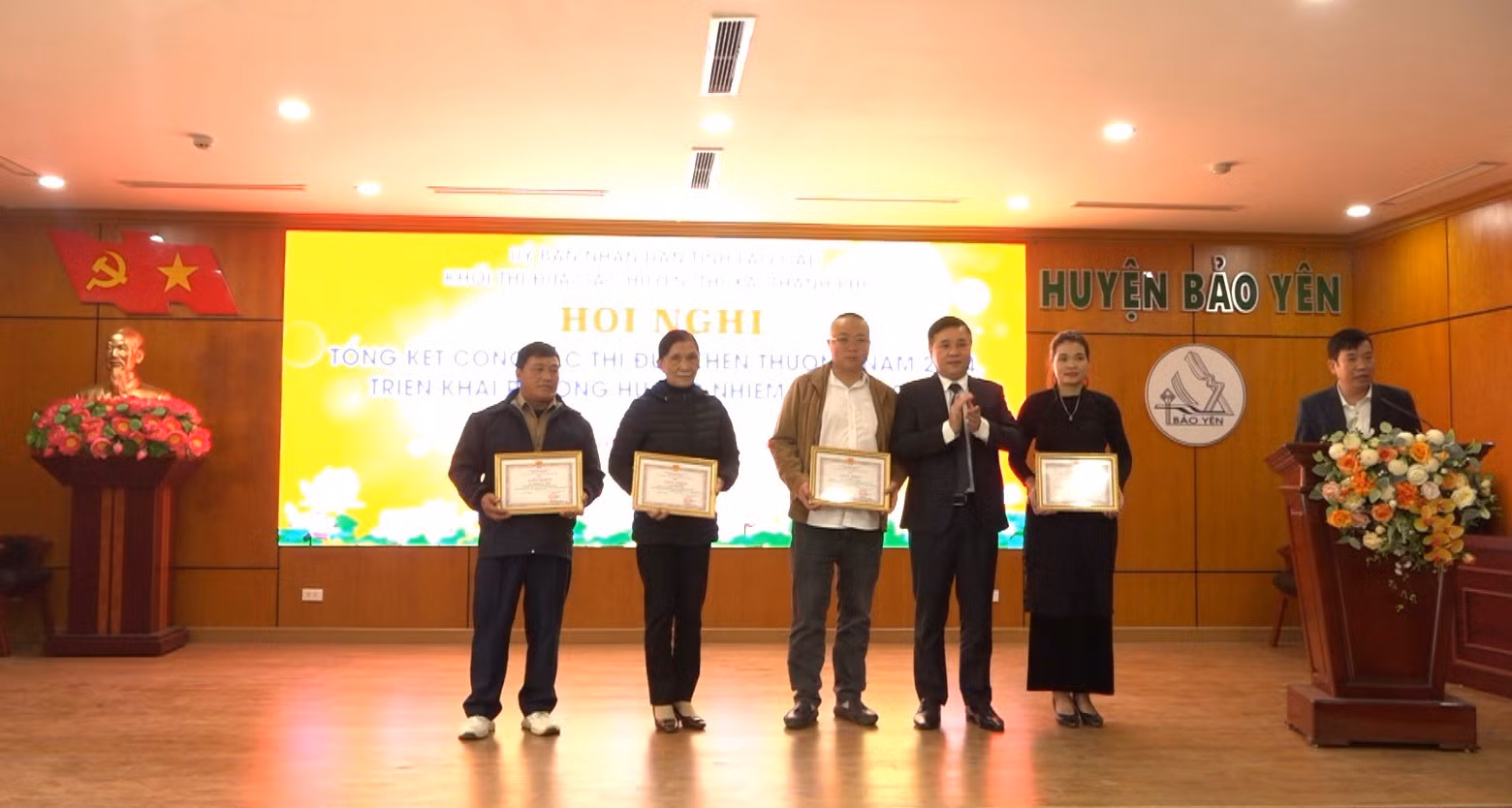 khen-thuong-cho-cac-ca-nhan.jpg