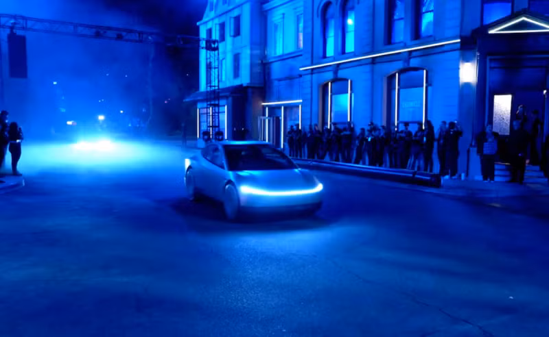 Một robotaxi của Tesla trong buổi ra mắt ở Los Angeles. Ảnh: El Pais