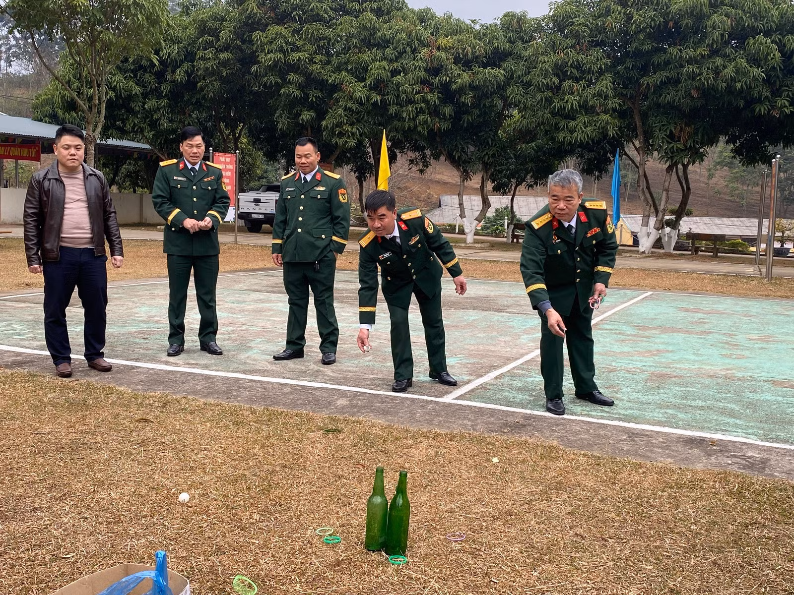 cac-tro-choi-dan-gian-soi-noi-hap-dan-thu-hut-can-bo-quan-nhan-chuyen-nghiep-cua-doan-tham-gia.jpg