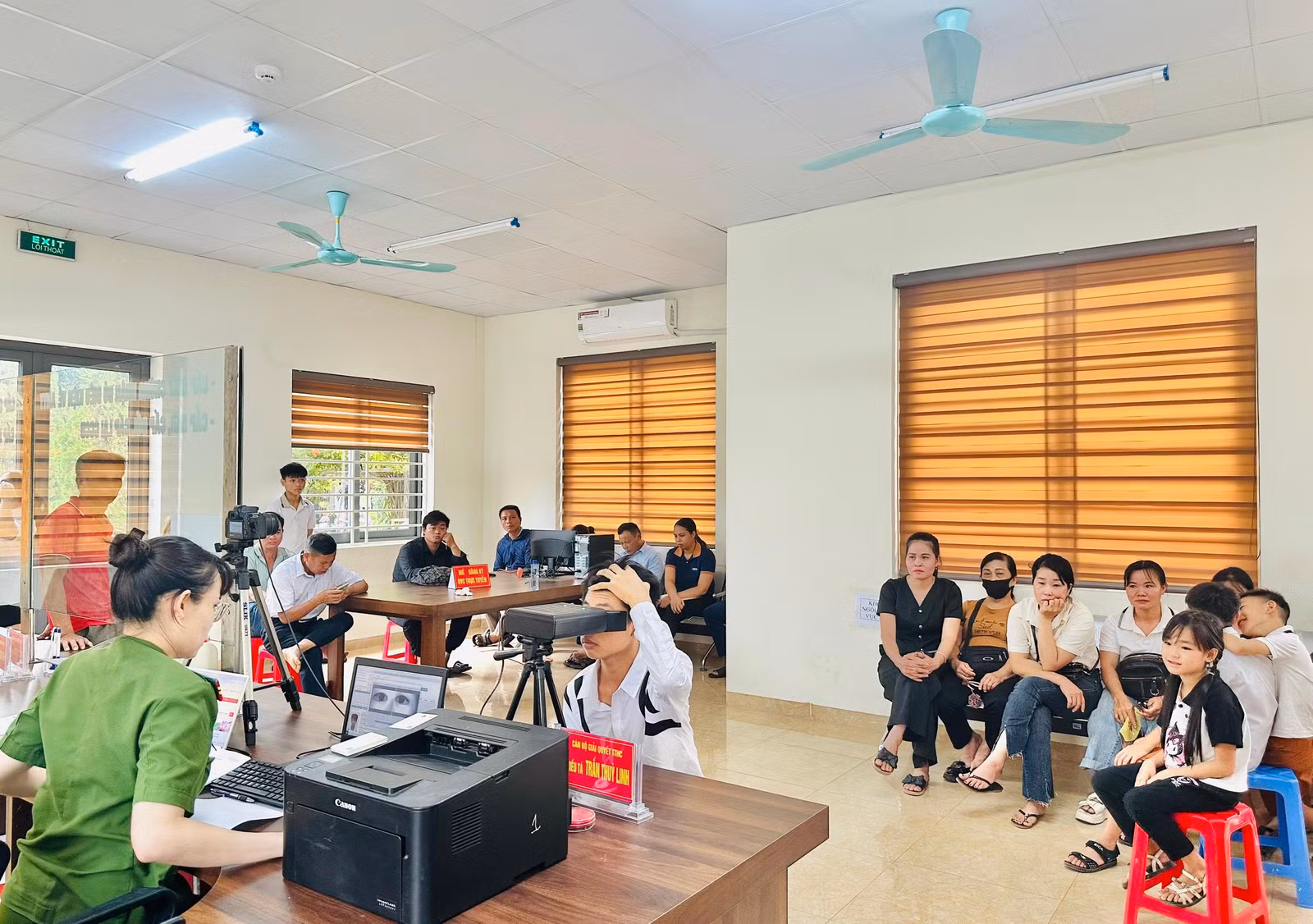 Công an huyện Bảo Thắng đảm bảo cơ sở vật chất phục vụ người dân tới làm thẻ Căn cước.jpg