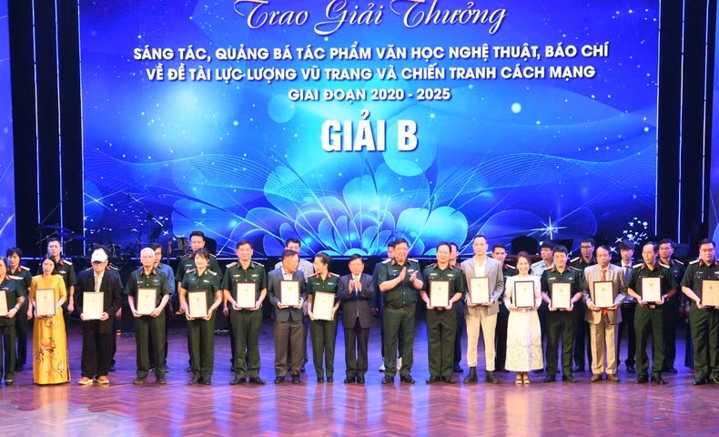 Các tác giả, nhóm tác giả đạt giải B.