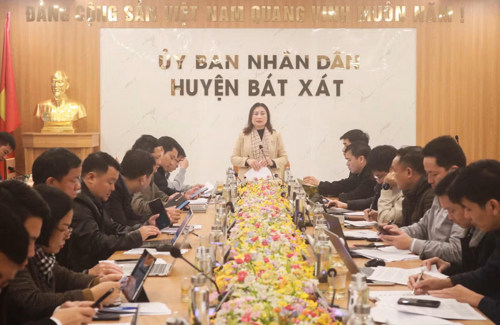 pho-chu-tich-ubnd-huyen-ban-thanh-thao-ket-luan-hoi-nghi.jpg