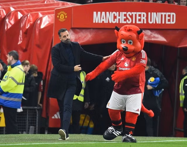 Van Nistelrooy sẽ chịu trách nhiệm dẫn dắt Man United thêm 3 trận