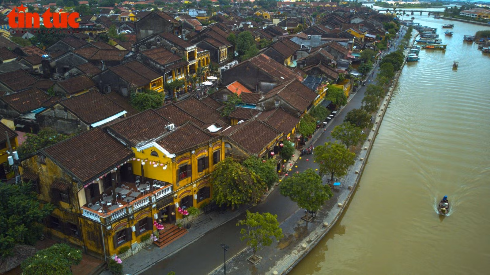 Phố Hội sông Hoài trên bến dưới thuyền từ xa xưa.