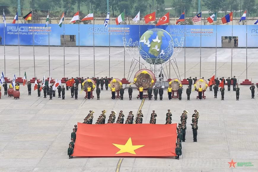 Phần trình diễn tại buổi hợp luyện cho Lễ khai mạc Triển lãm.