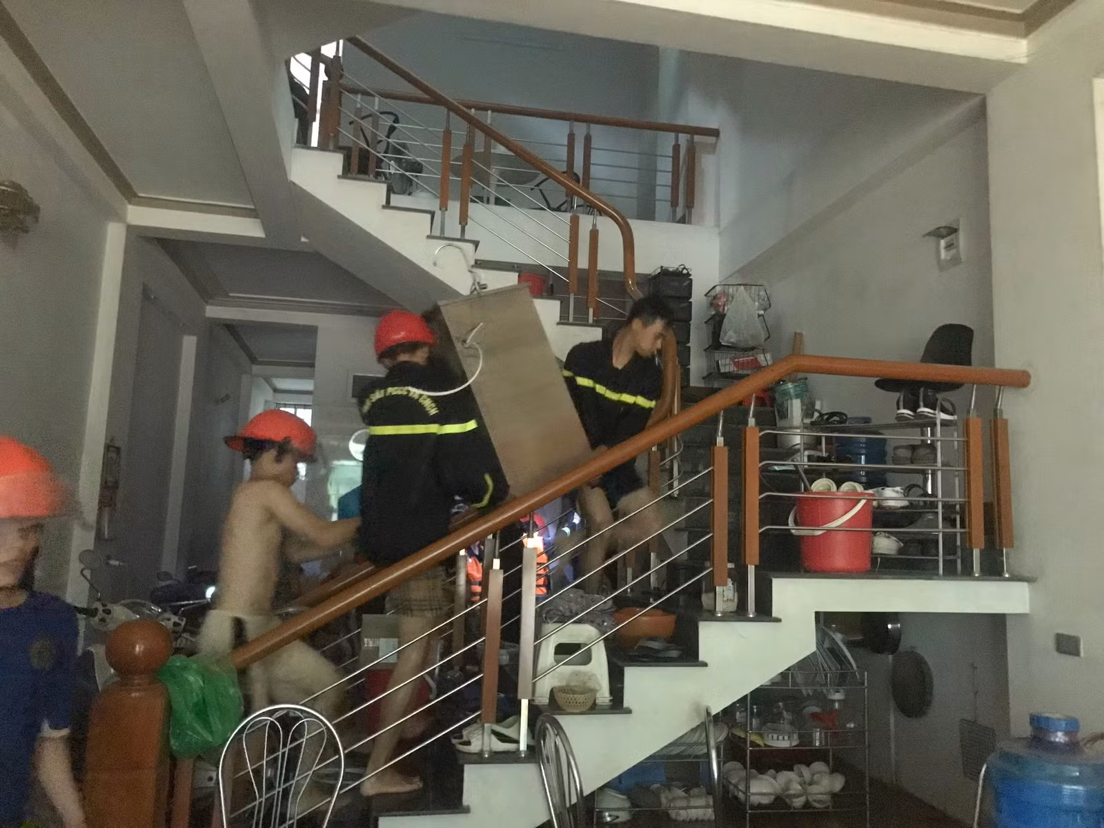 Hỗ trợ nhân dân di chuyển tài sản.jpg