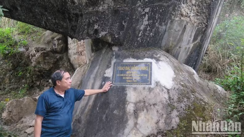 Lối vào Pháo đài Đồng Đăng bị bom đạn tàn phá.