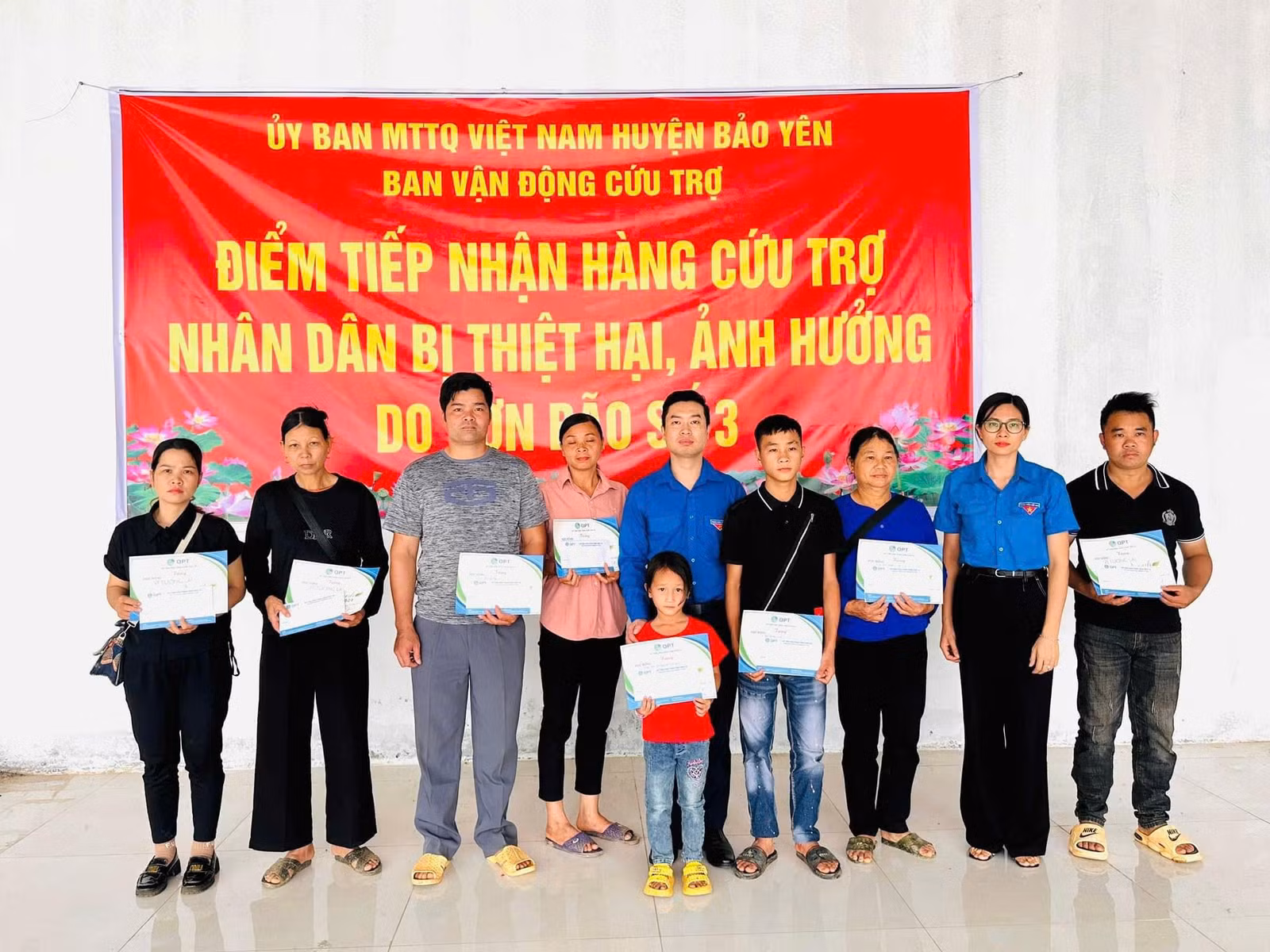 trao-hoc-bong-vi-tuong-lai-xanh-cho-12-em-mo-coi-3679.jpg
