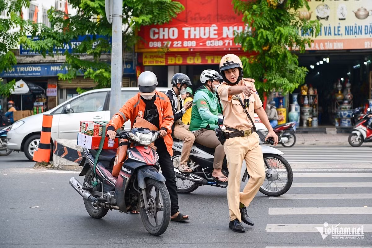 w-giao-thong-nguyen-hue-6-74043.jpg