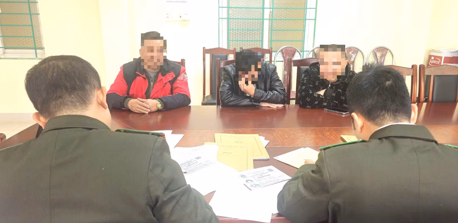 cac-doi-tuong-lam-viec-voi-co-quan-cong-an.jpg
