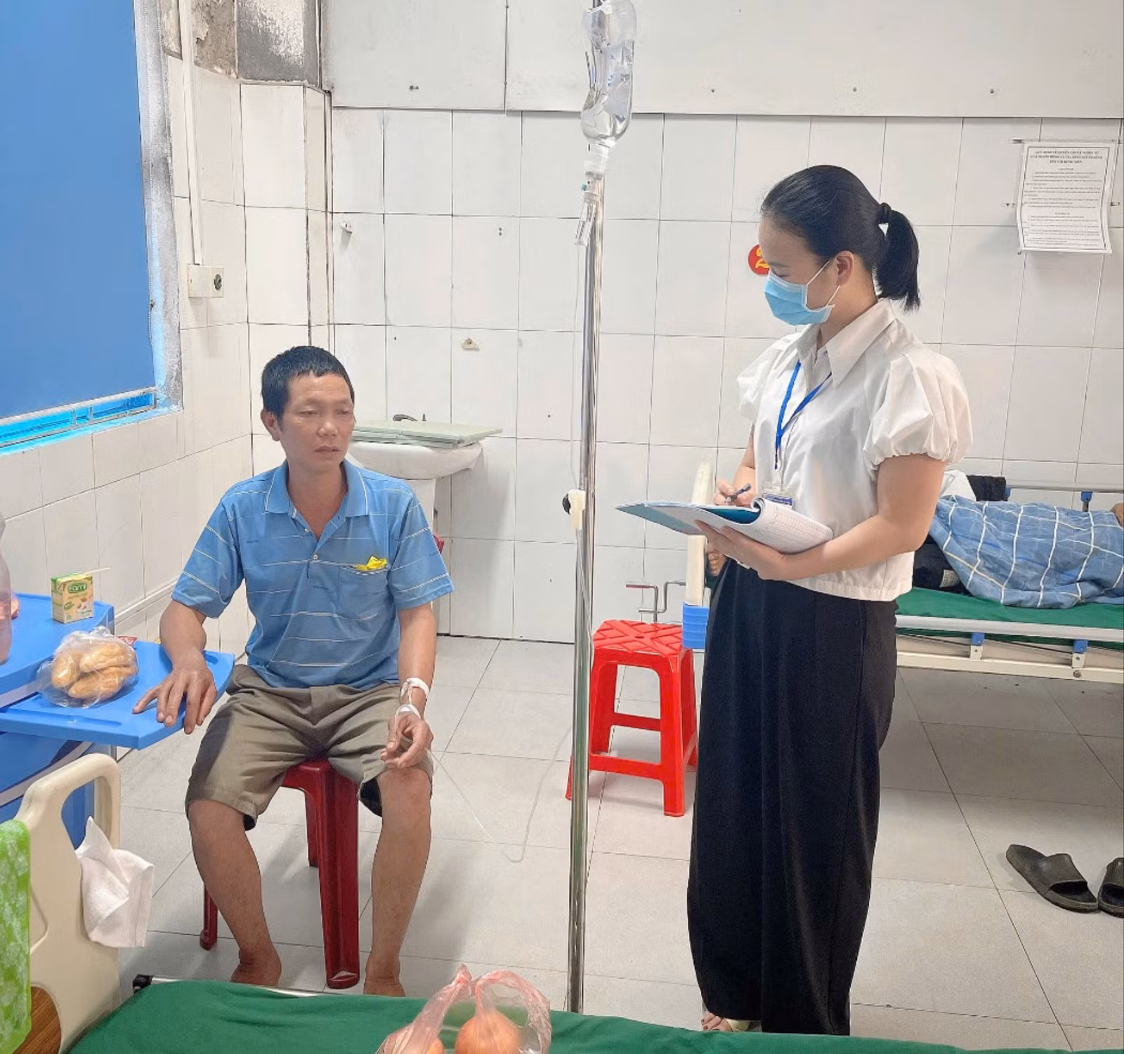 anh-4-can-bo-ttyt-dang-dieu-tra-ndtp-419.jpg