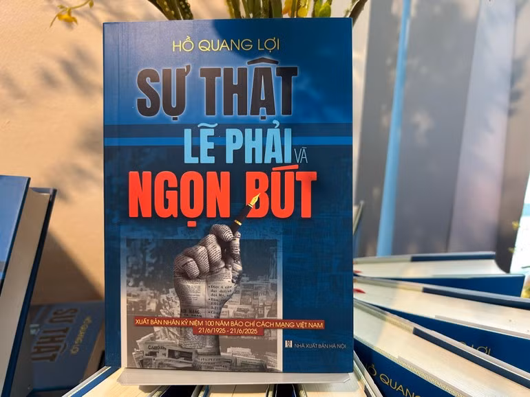 "Sự thật, Lẽ phải và Ngọn bút" là cuốn sách thứ 11 của nhà báo, nhà văn Hồ Quang Lợi được xuất bản.