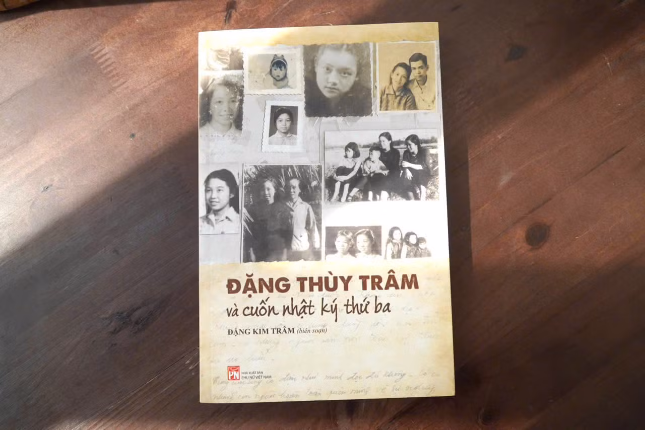 Cuốn sách “Đặng Thùy Trâm và Cuốn nhật ký thứ ba” do tác giả Đặng Kim Trâm biên soạn, Nhà xuất bản Phụ nữ Việt Nam phát hành.