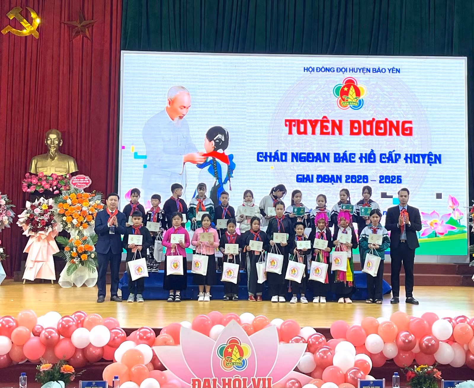tuyen-duong-chau-ngoan-bac-ho-cho-cac-thieu-nien-nhi-dong-co-thanh-tich-xuat-sac.jpg