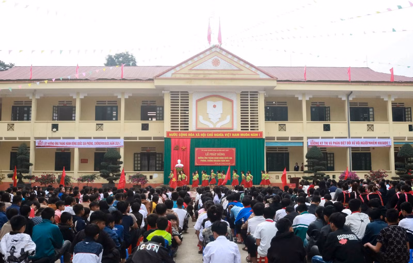 quang-canh-le-phat-dong.jpg
