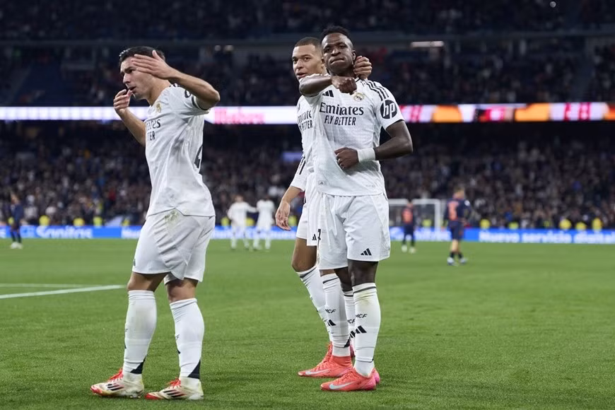 Các cầu thủ Real Madrid mừng chiến thắng trước Celta Vigo. Ảnh: Getty