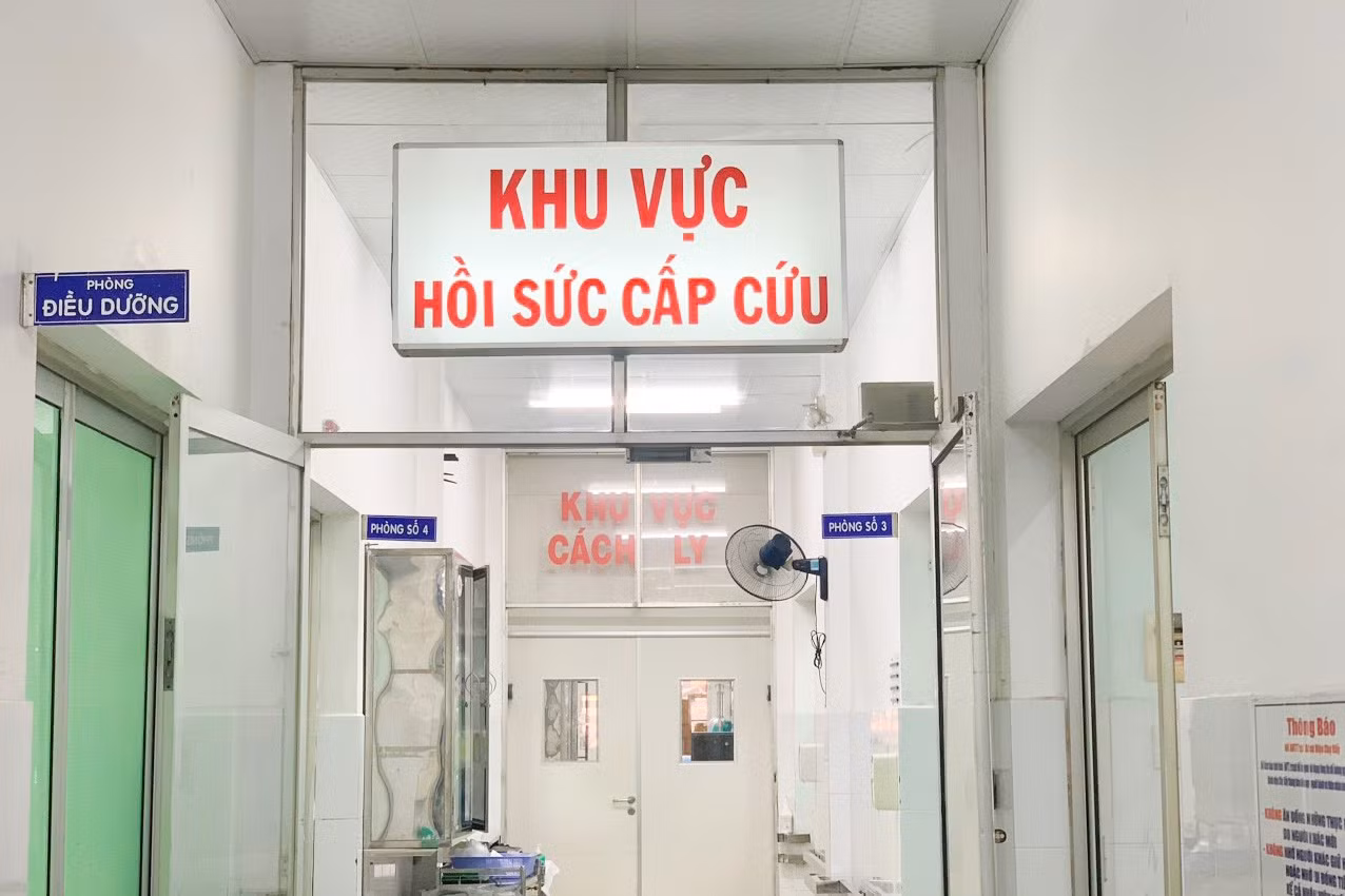 Sáu trường hợp khách du lịch tại Ninh Thuận nhập viện cấp cứu tại Bệnh viện Chợ Rẫy, nghi ngờ ngộ độc methanol do uống rượu trái cây. Ảnh minh hoạ