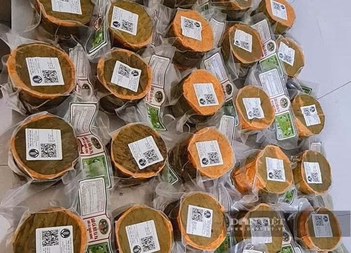 Cận cảnh sản phẩm giò được chế biến từ cá hồi của HTX Thức Mai.