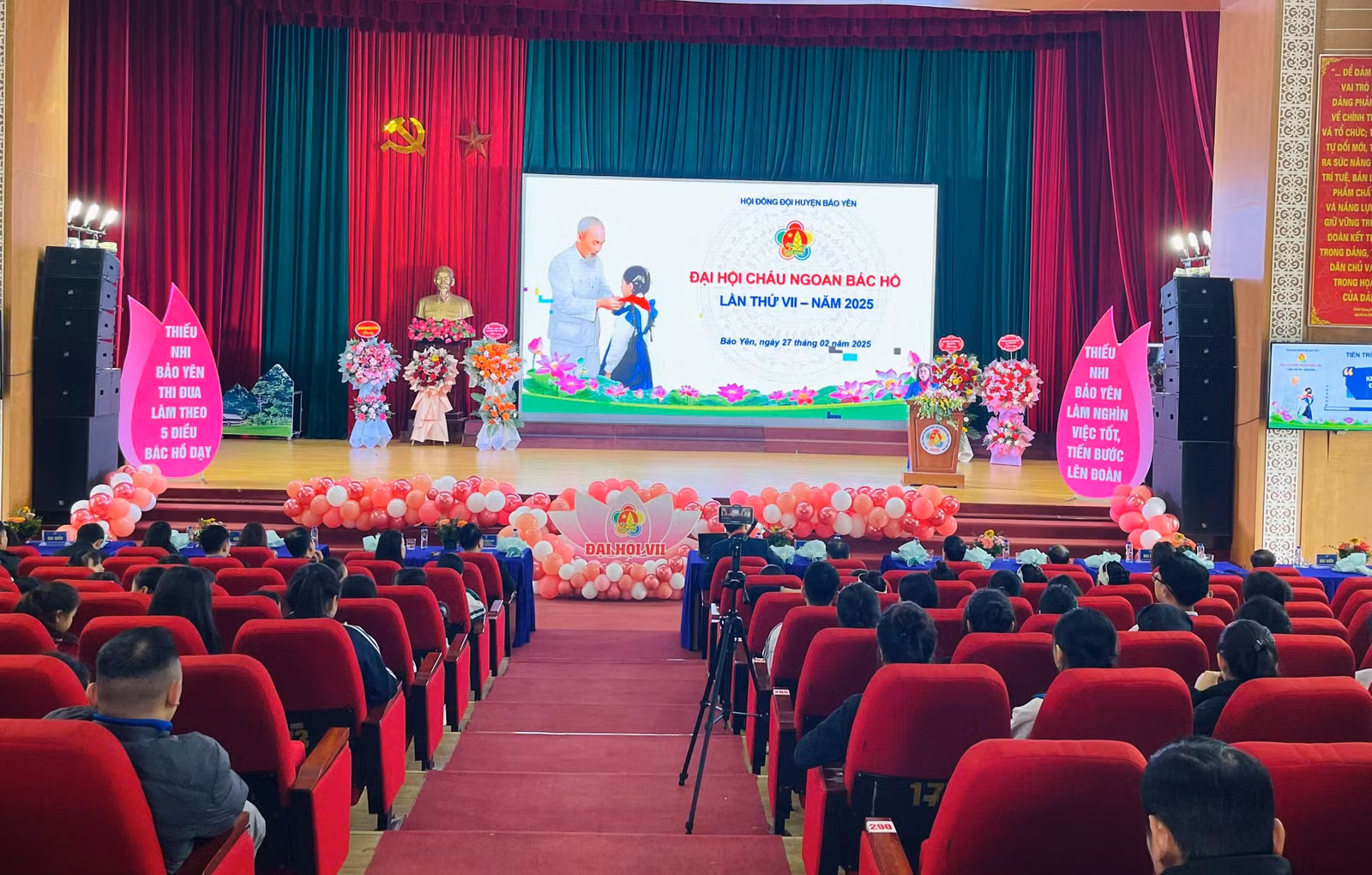 quang-canh-dai-hoi.jpg