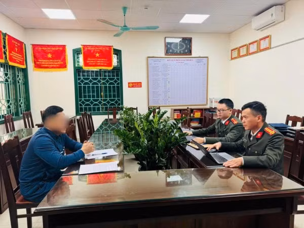 Phòng An ninh nội địa, Công an tỉnh Phú Thọ vừa phát hiện và đấu tranh xử lý đối với 3 hội nhóm zalo với 2.714 thành viên có hoạt động báo chốt lực lượng CSGT trên địa bàn tỉnh.