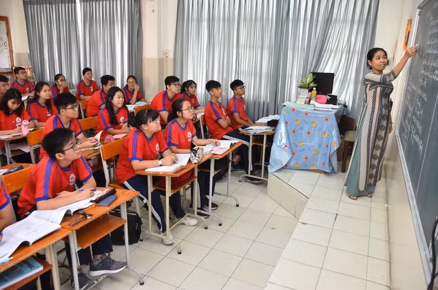 Học sinh Trường THPT Lương Thế Vinh (quận 1, TP HCM) trong một giờ học trên lớp. Ảnh: TẤN THẠNH