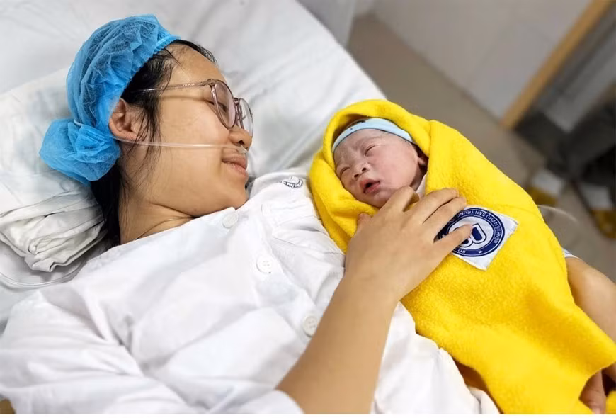 Công dân nhí đầu tiên chào đời trong năm 2025 tại Bệnh viện Phụ sản Trung ương. Ảnh: Bệnh viện Phụ sản Trung ương