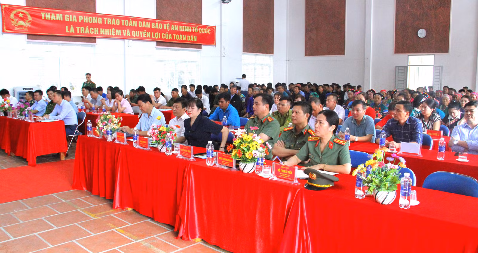 Đại biểu dự ngày hội.