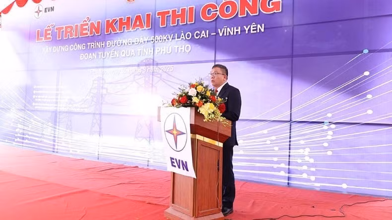Phó Tổng giám đốc EVN Phạm Hồng Phương phát biểu ý kiến tại buổi lễ. (Ảnh: EVN)
