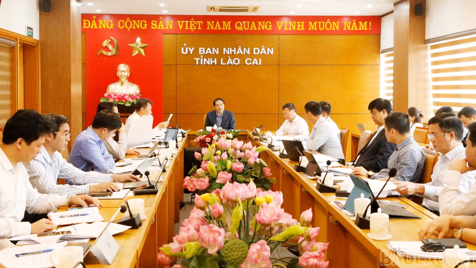 quang-c-nh-cu-c-h-p.jpg