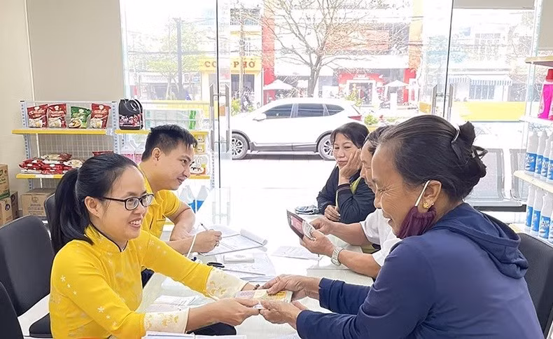 Chi trả lương hưu cho người hưởng.