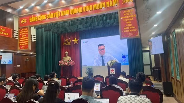 Nhà báo Lê Quốc Minh – Ủy viên Trung ương Đảng, Phó Trưởng Ban Tuyên giáo và Dân vận Trung ương, Tổng Biên tập Báo Nhân Dân, Chủ tịch Hội Nhà báo Việt Nam phát biểu khai giảng khóa học.