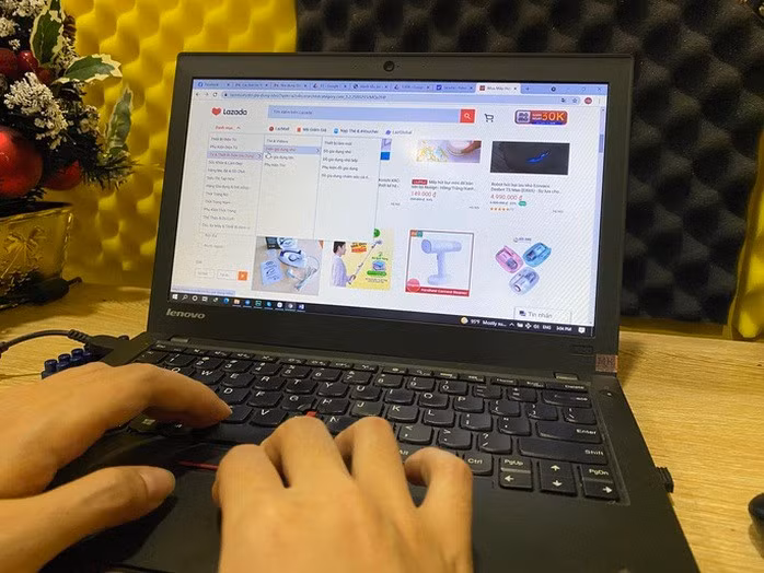 Sàn thương mại điện tử sẽ khấu trừ, nộp thuế thay người bán hàng online từ ngày 1/7.