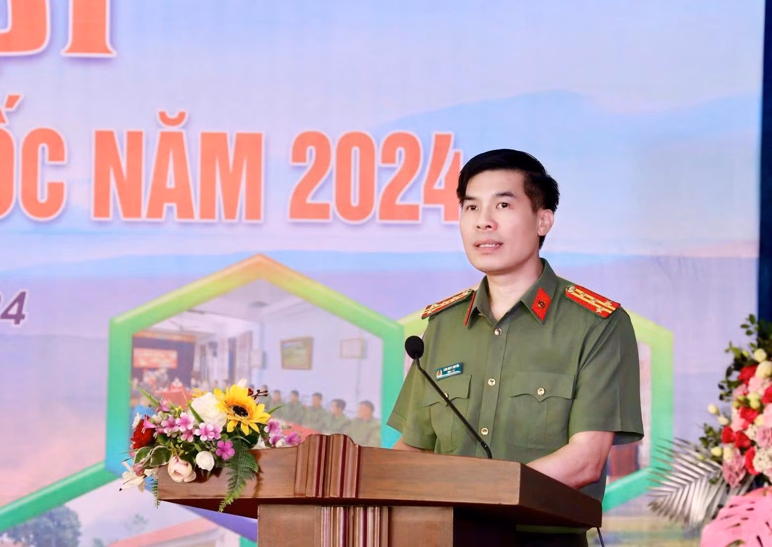 Đại tá Cao Minh Huyền, Giám đốc Công an tỉnh phát biểu tại ngày hội.