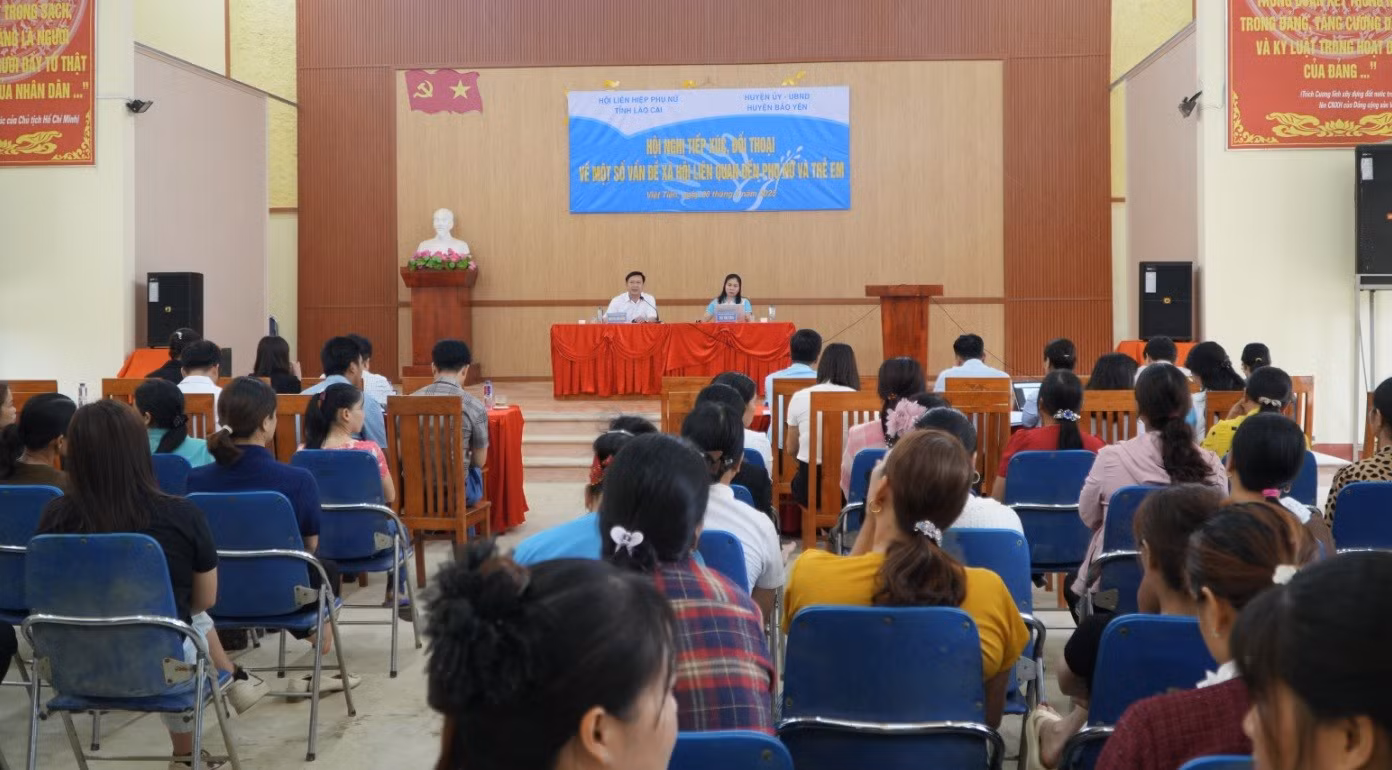 quang-canh-hoi-nghi-tiep-xuc-doi-thoai-voi-can-bo-hoi-vien-phu-nu.jpg