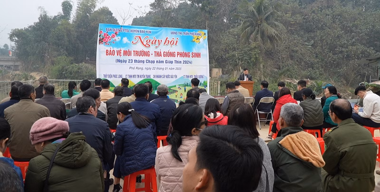 quang-canh-ngay-hoi.jpg