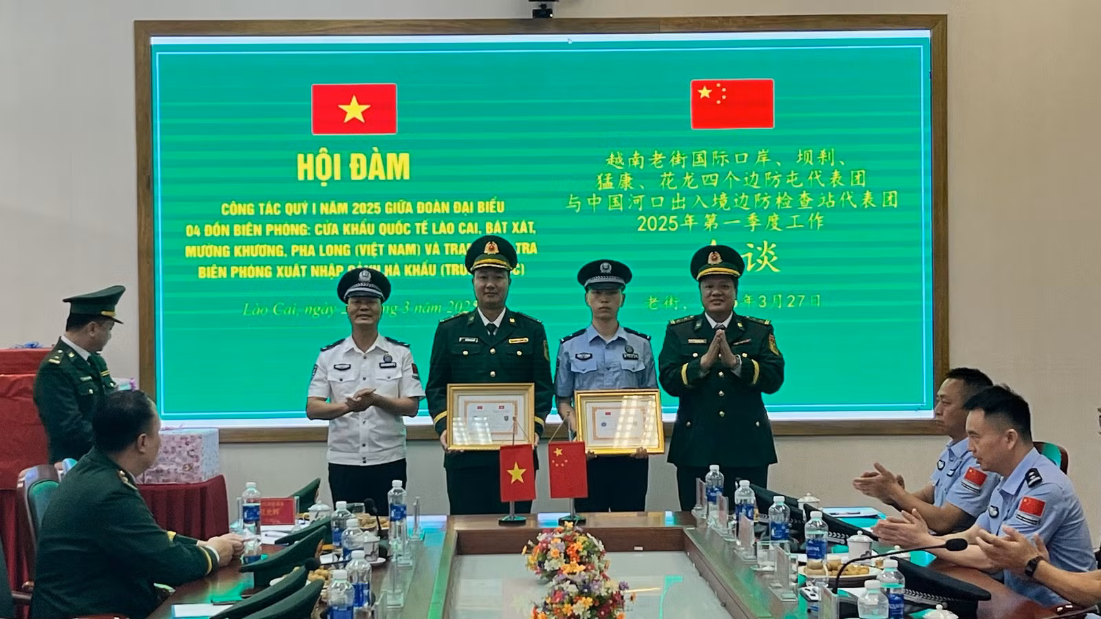 canh-doc-cap-1-ly-khai-tram-truong-tram-kiem-soat-bien-phong-xuat-nhap-canh-ha-khau-trung-quoc-vfa-trung-ta-dinh-quang-chinh-don-truong-don-bien-phong-bat-xat-trao-tang-danh-hieu-su-gia-hu.jpg