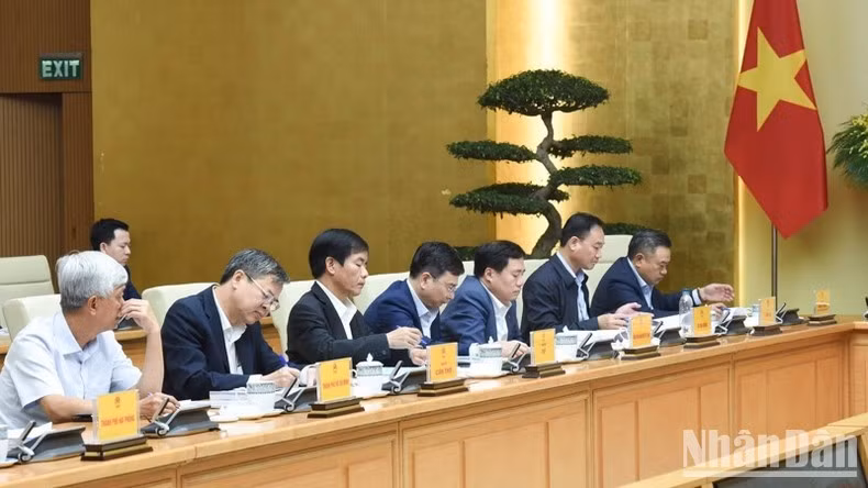 Các thành viên Ban Chỉ đạo tham dự phiên họp. (Ảnh: TRẦN HẢI)