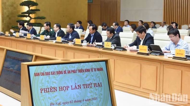 Lãnh đạo các bộ, ngành là thành viên Ban Chỉ đạo tham dự phiên họp. (Ảnh: TRẦN HẢI)