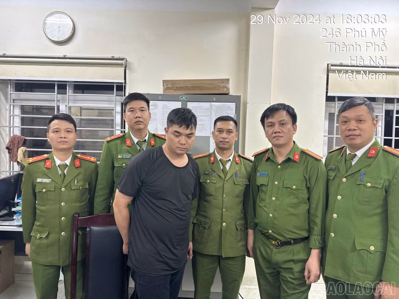 baolaocai-br_anh-2-phoi-hop-bat-giu-doi-tuong-vang-ngoc-nhu-tai-ha-noi.jpg