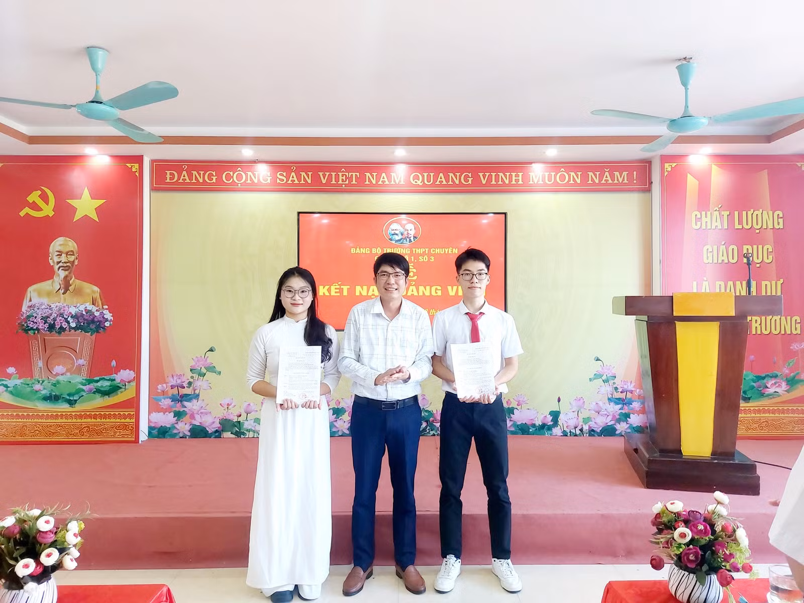học sinh.jpg