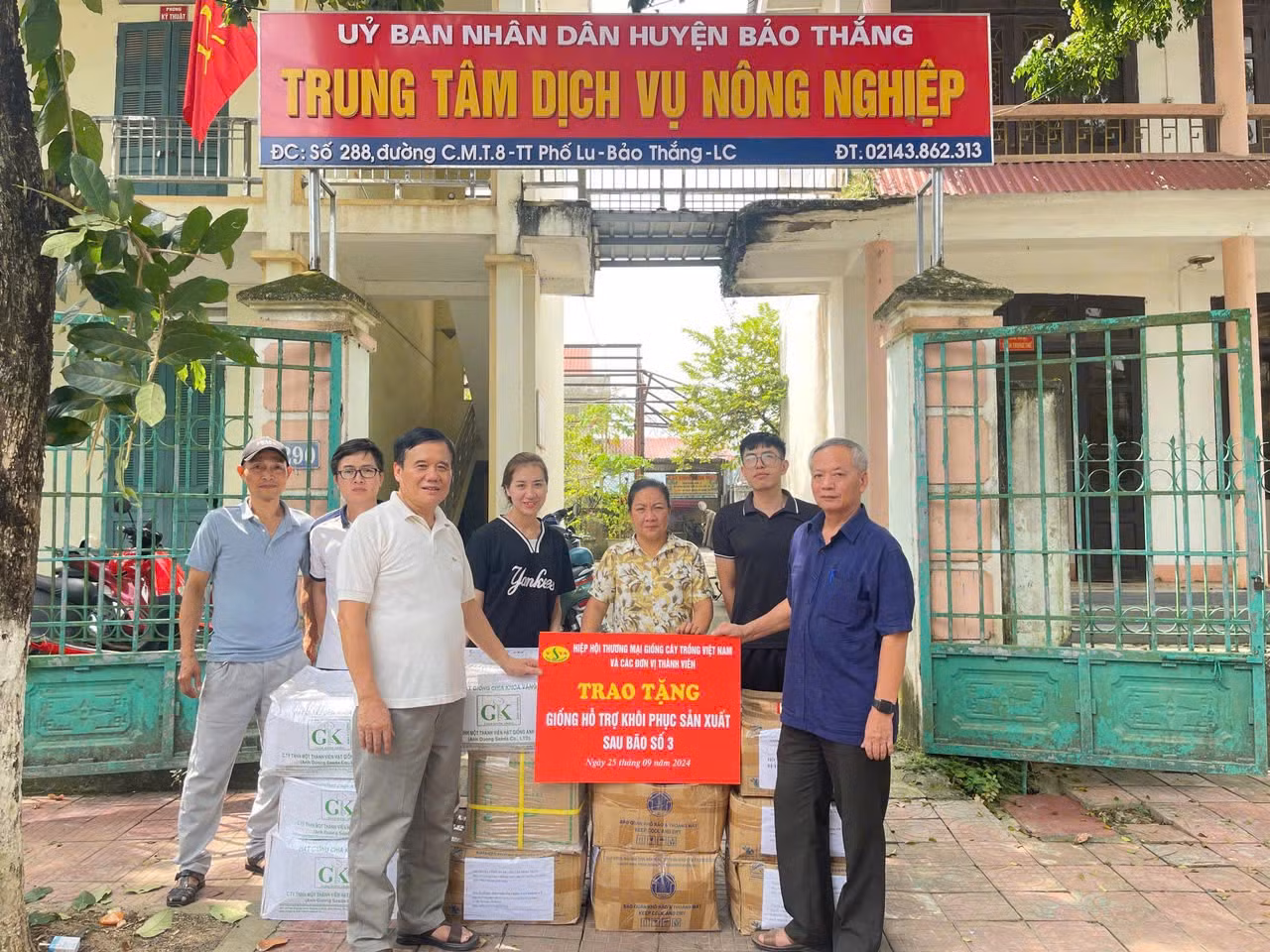 trung-tam-dich-vu-nong-nghiep-huyen-bao-thang-tiep-nhan-hat-rau-giong-cap-phat-cho-ba-con-nong-dan-khoi-phuc-san-xuat-129.jpg